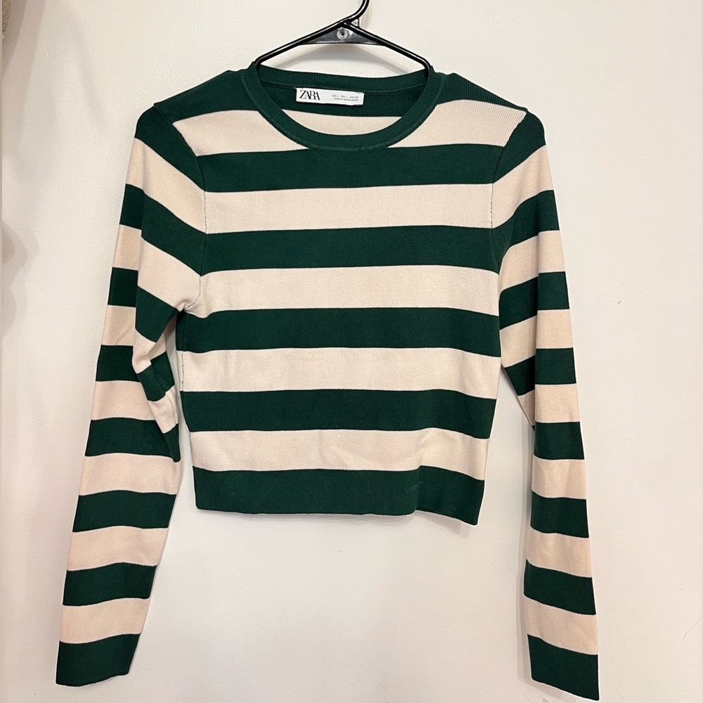 White and Green cropped long sleeve ribbed shirt